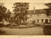 Rue de Chteauneuf, la "villa Les Gilleries" ou "Mata"  Aujourd'hui scinde en deux proprits, cette demeure a au gr des diteurs de cartes postales pris plusieurs noms...