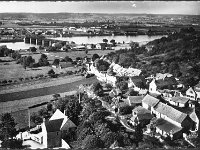 Butte de Chteauneuf, rue du Barrage et barrage en arrire-plan